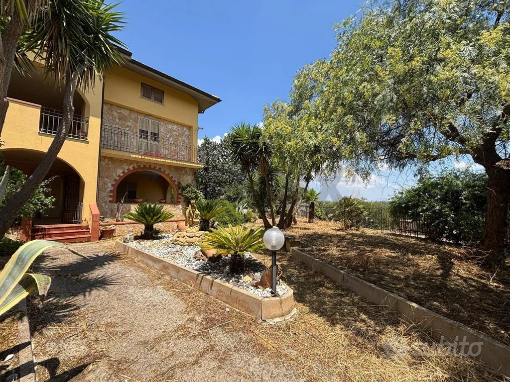 Jardin - Bifamiliar Villa with Garden in Caltanissetta