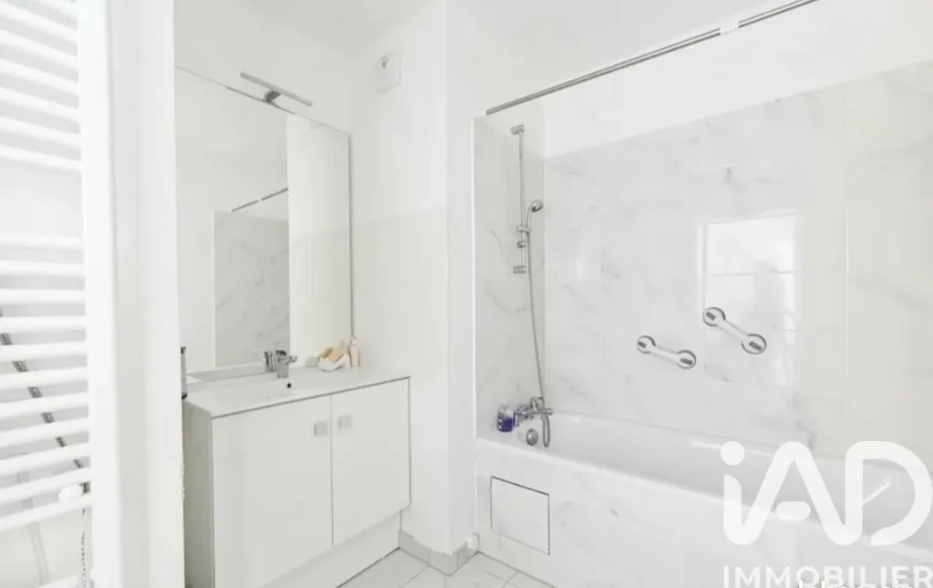 Salles de bain - Appartement T5 avec Balcon à Bagneux