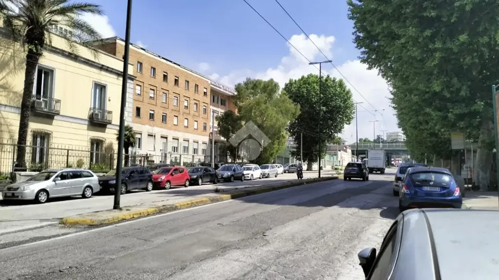 Esterno - Rear-Facing Triplex in Naples