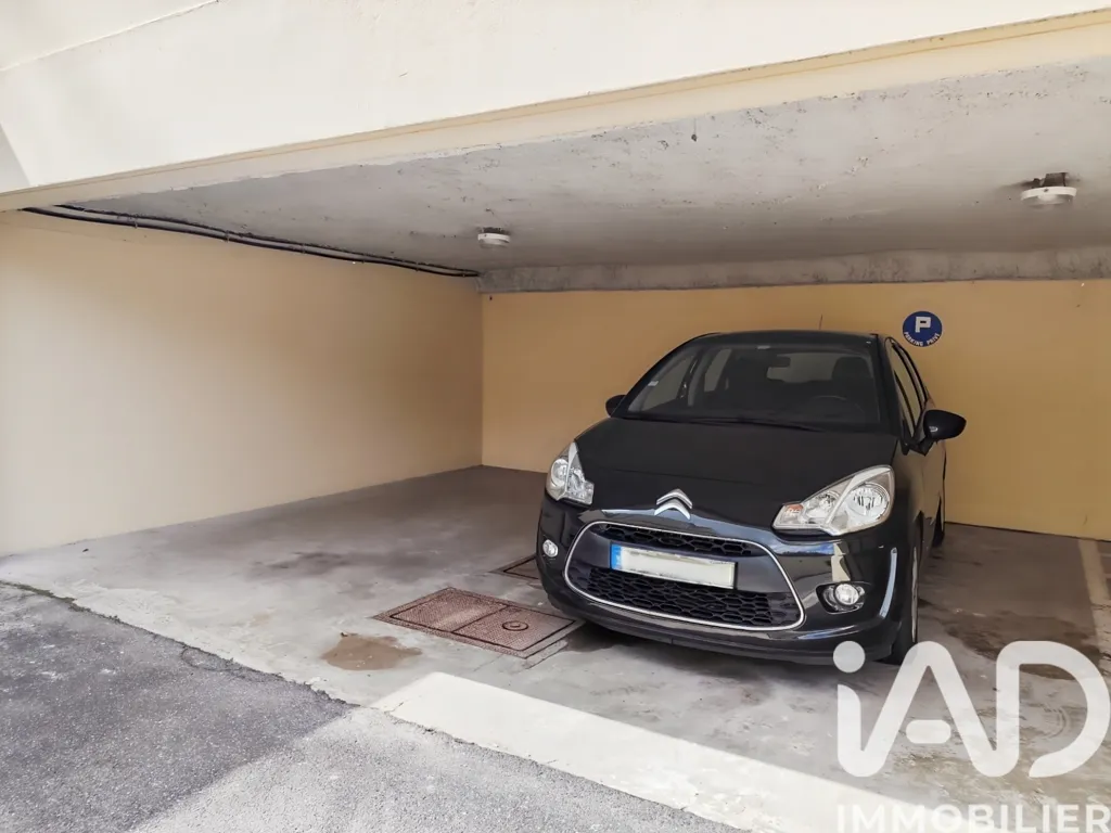 Garaaž - Parking with 16 Spaces in Pontoise