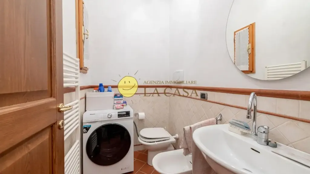 Bagni - Villa bifamiliare con piscina a Figline e Incisa Valdarno