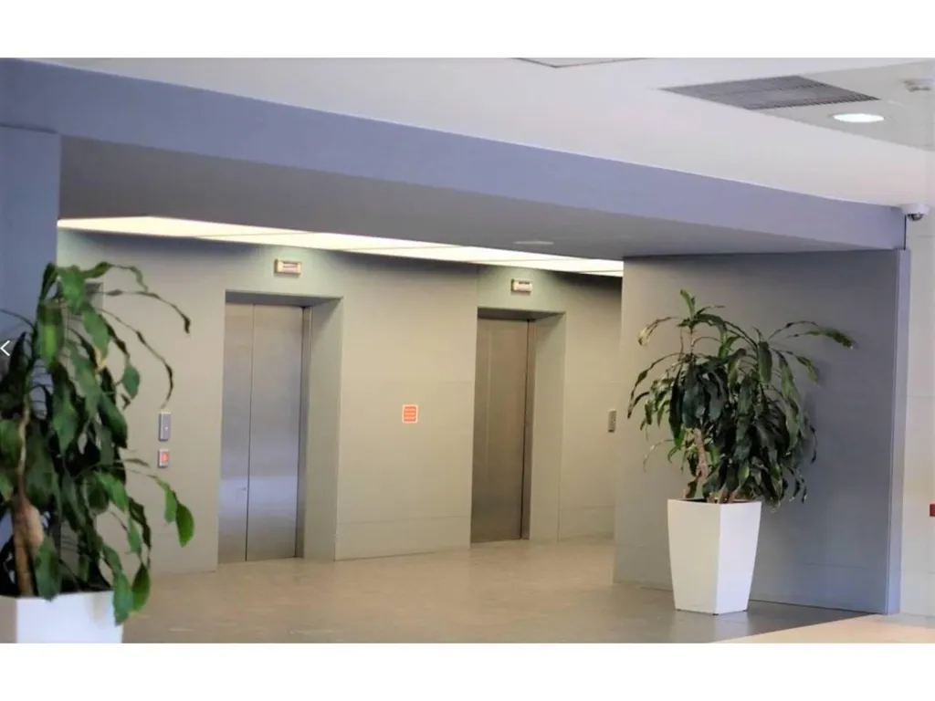 Esik - Modern Office in Chamartín, Madrid
