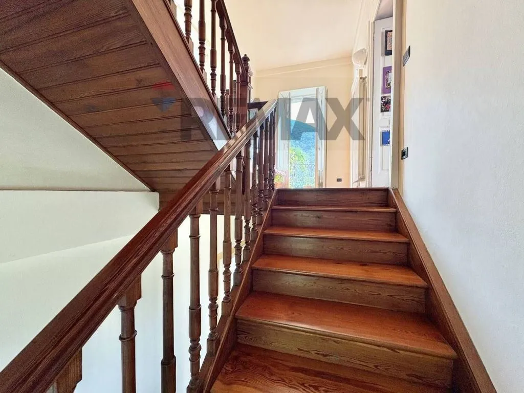 Zimmer - Historic Villa with Private Garden in Mergozzo