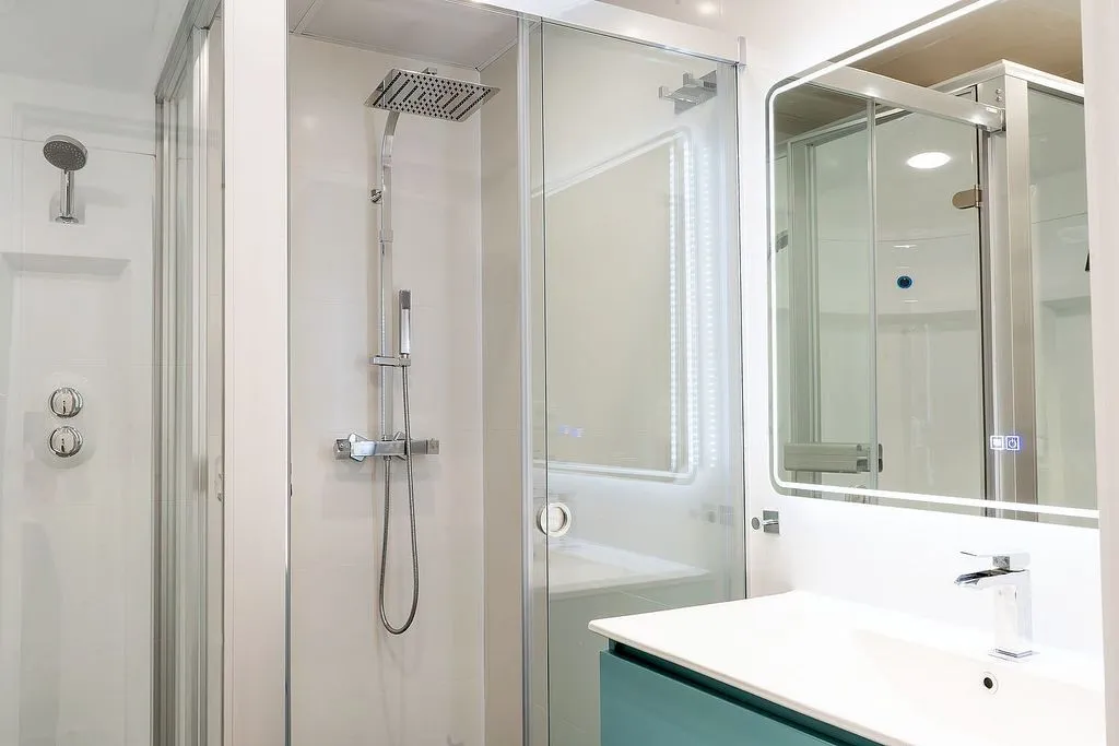 Salles de bain - Fully Renovated Flat with Balcony in Trafalgar