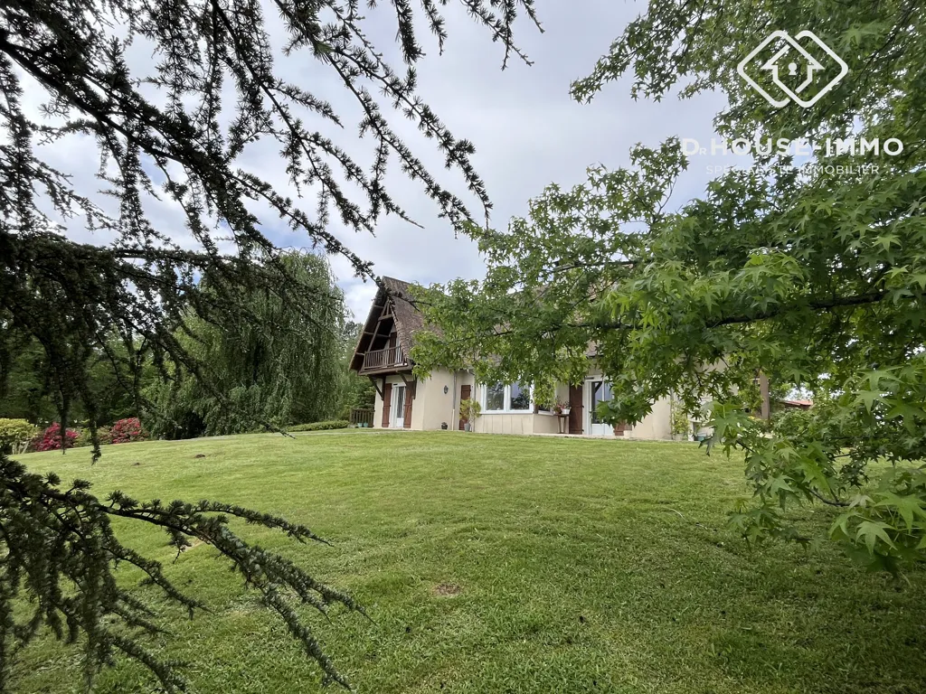 Aed - Traditional Family House with Large Garden in Saint-Estèphe