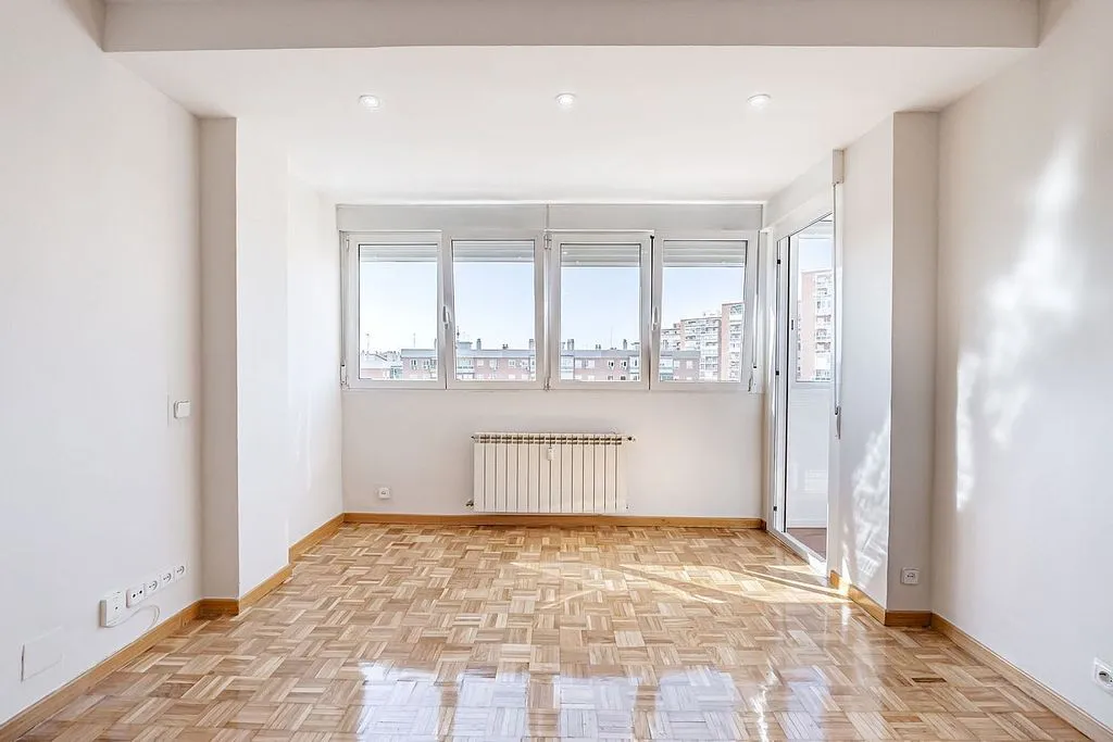 Pièces - 3-Bedroom Flat with Terrace in Aluche