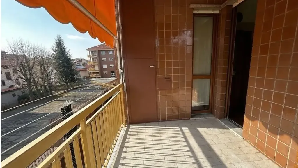 Balcony - Four-Room Apartment with Balconies in Moncalieri