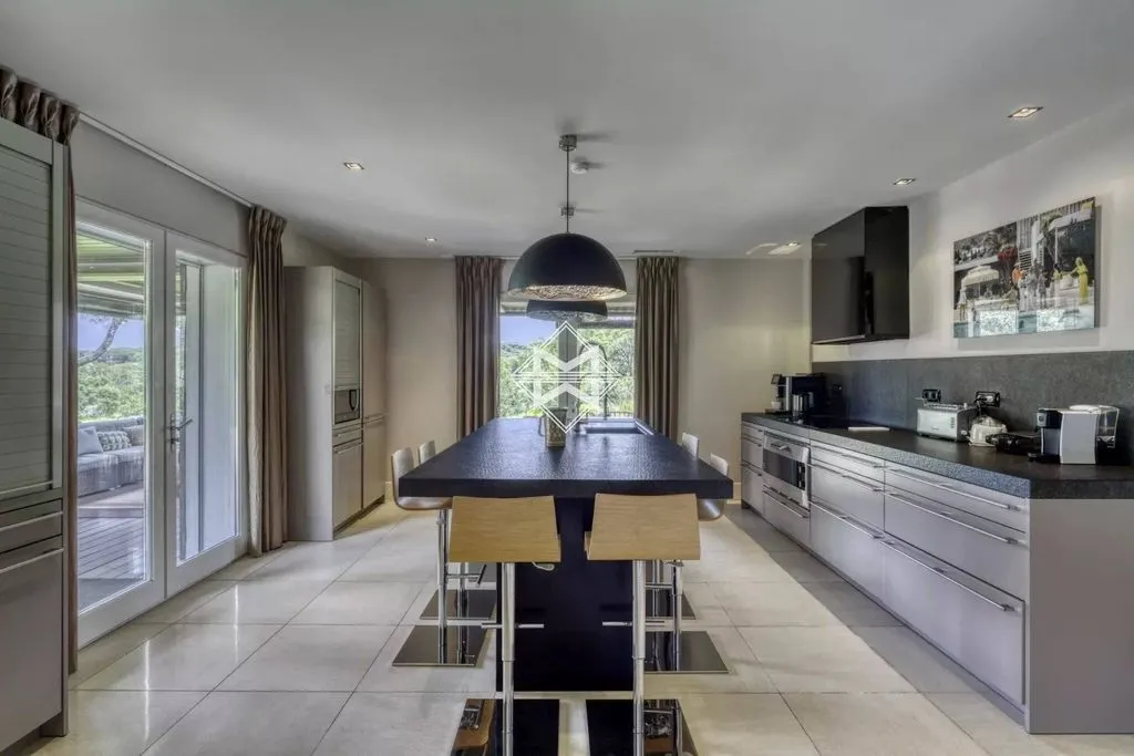 Köök - Luxury Villa with Pool in Ramatuelle