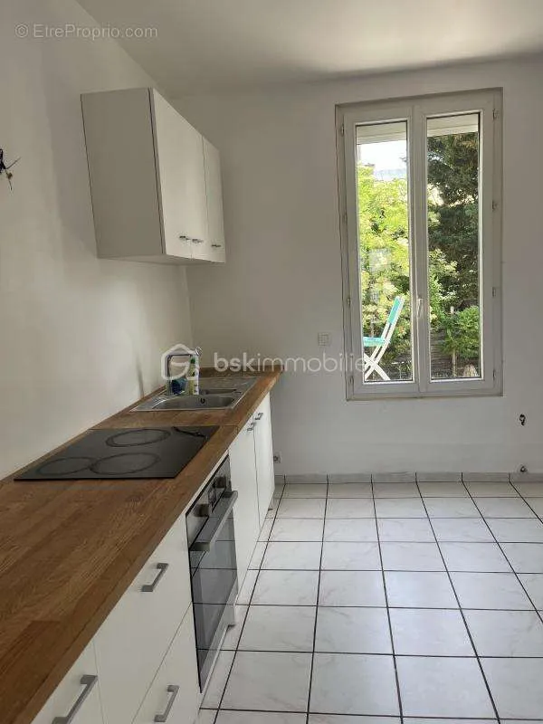 Cuisine - Maison de Caractère avec Dépendance à Nanterre