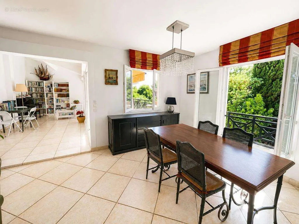 Salle à manger - Appartement 4 Pièces avec Terrasse à Fréjus