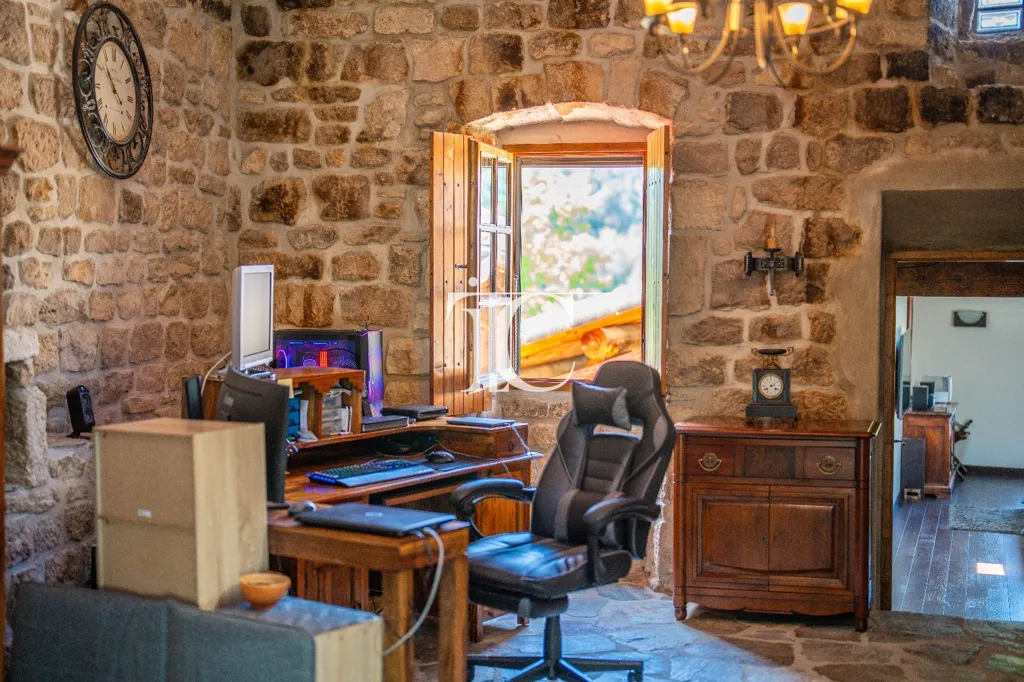 Bureau - Maison de Village en Pierre avec Piscine à Lablachère