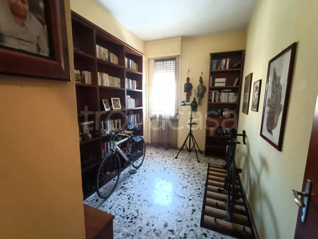 Kabinet - Apartment with Balcony in Residenziale Pesaro