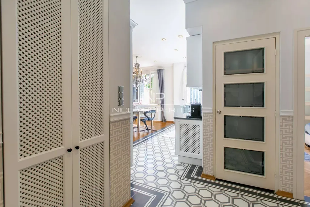 Esik - Apartment with Sea View on Promenade des Anglais