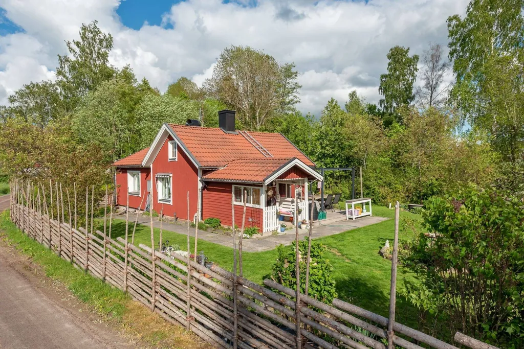 2-toaline maja asukohas Kumla kommun