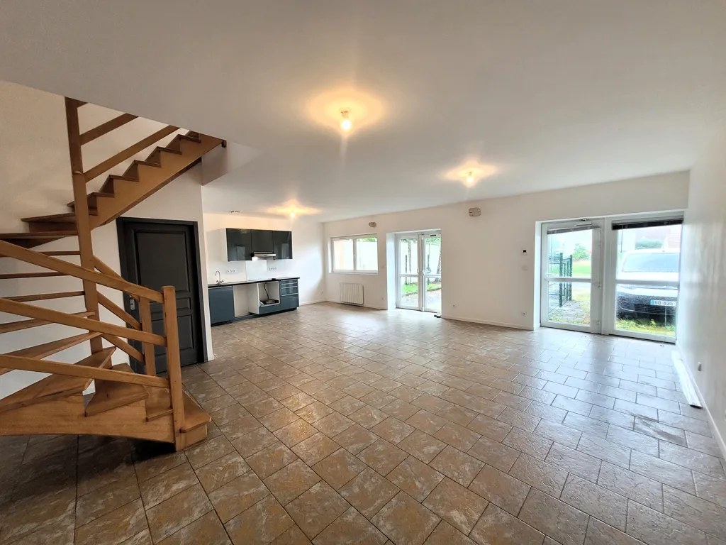 Séjour - Maison Rénovée avec Cour à Equillemont