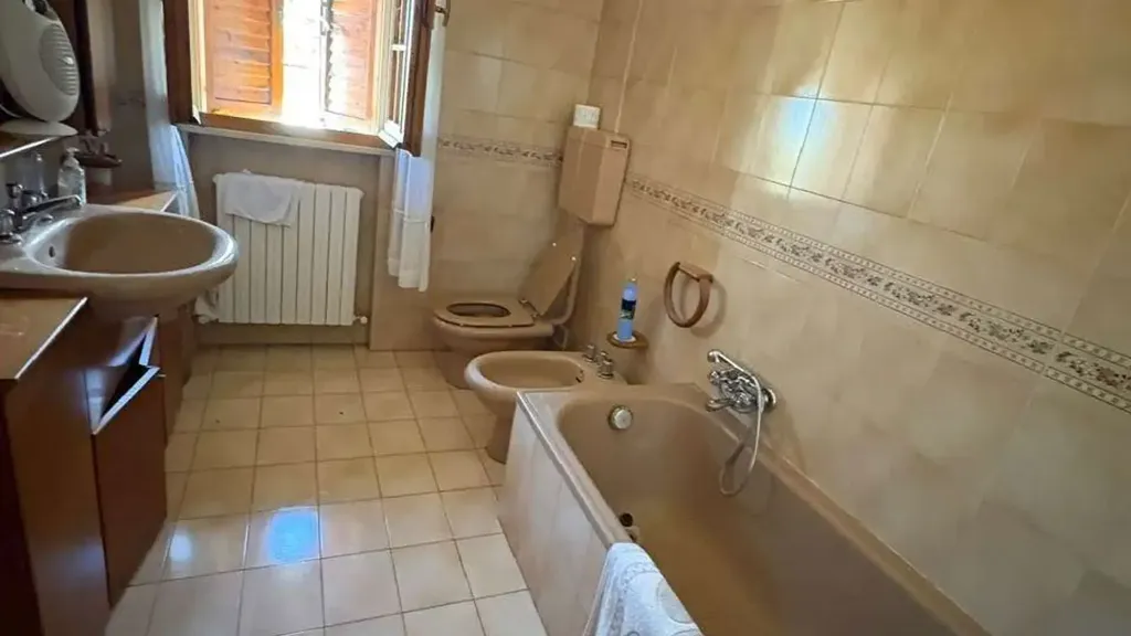 Bathrooms - Bifamiliar Villa with Private Garden in Formignana