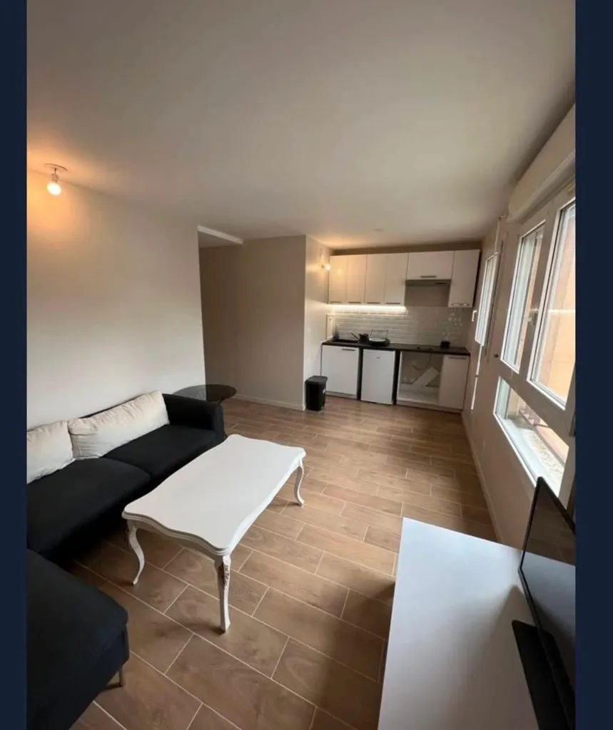 Soggiorno - Renovated Studio near Osny Station with Parking