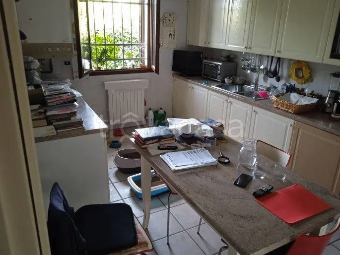 Cuisine - Spacious Villa with Private Garden in Ferrara