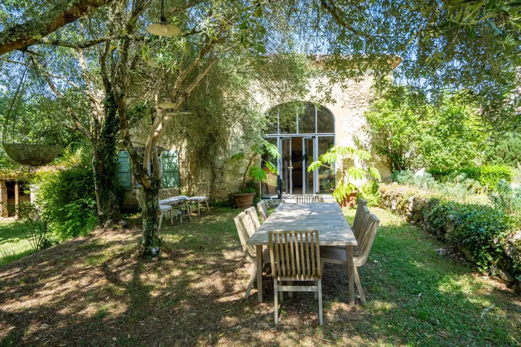 Terrasse - Hamlet Rénové avec Vue sur les Pyrénées à Condom