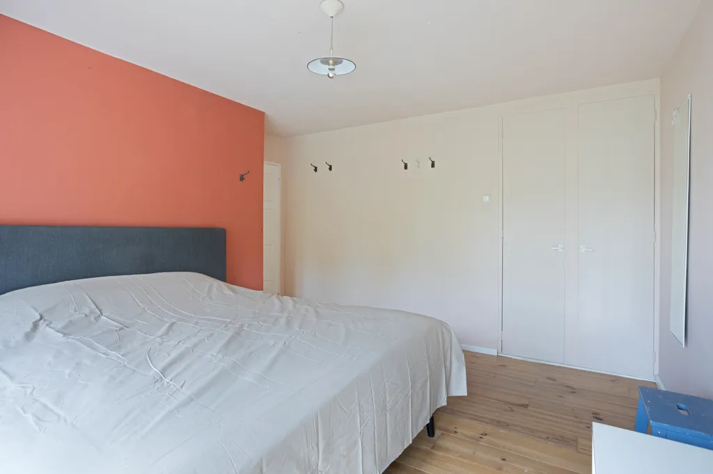 3 magamistoaga maja asukohas Amsterdam