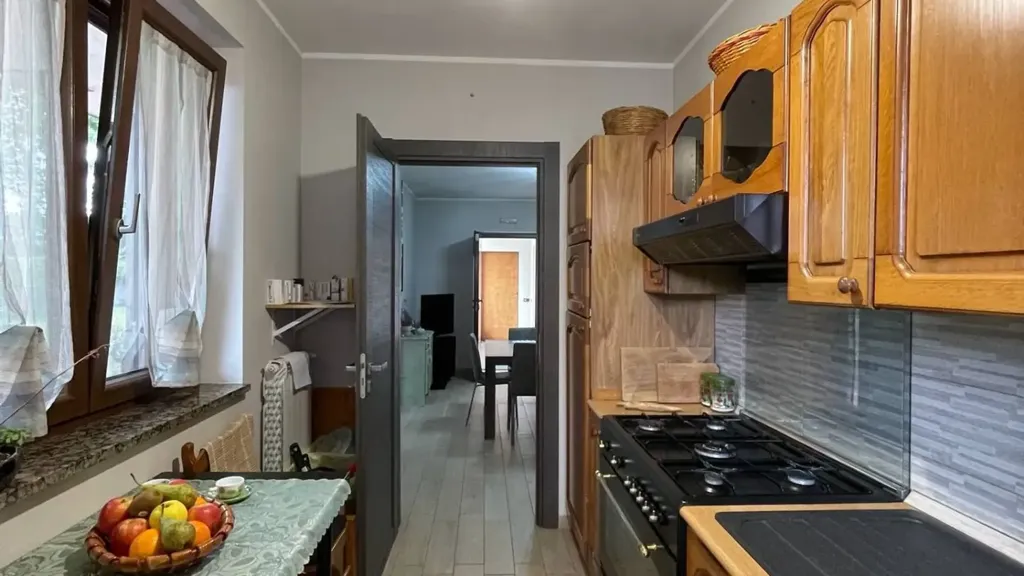Cuisine - Rear-Accessed Apartment with Private Garden in Ceccano