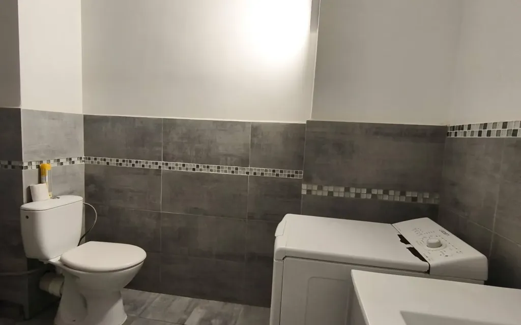 Vannitoad - T2 Apartment with Balcony in Nîmes