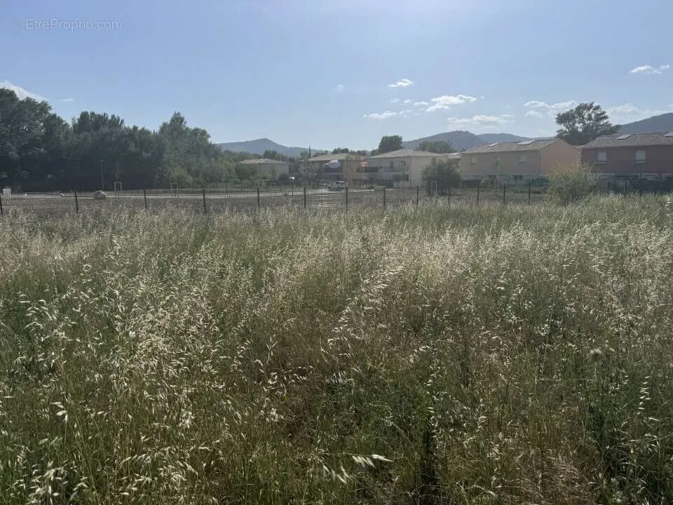 Jardin - Terrain avec Jardin dans un Lotissement Calme aux Mées