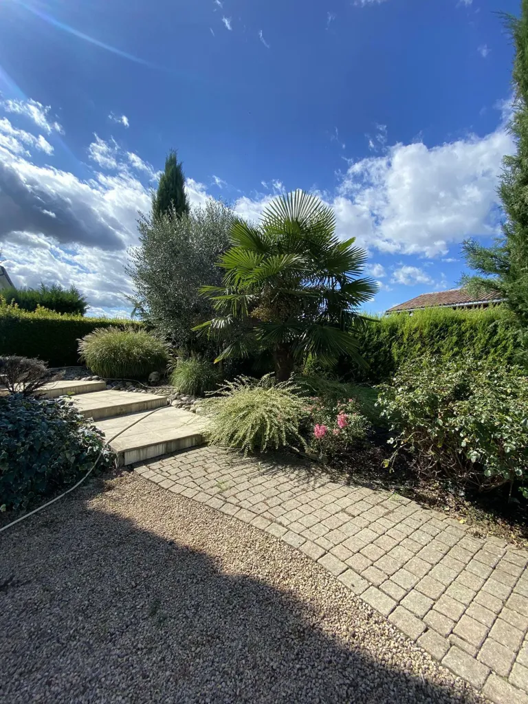 Garden - Villa with Pool near Villefranche-sur-Saône