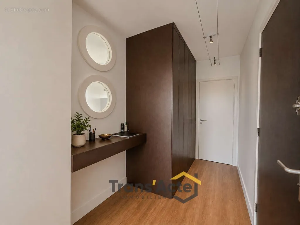 Esik - Bright 3-Bed Flat with Balconies in Loos