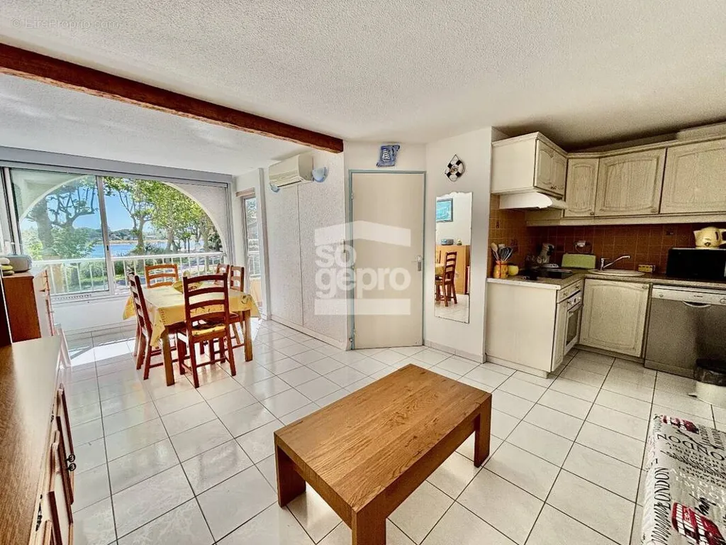 Cuisine - Appartement 3 Pièces avec Vue Lagon et Parking Privé au Cap d'Agde