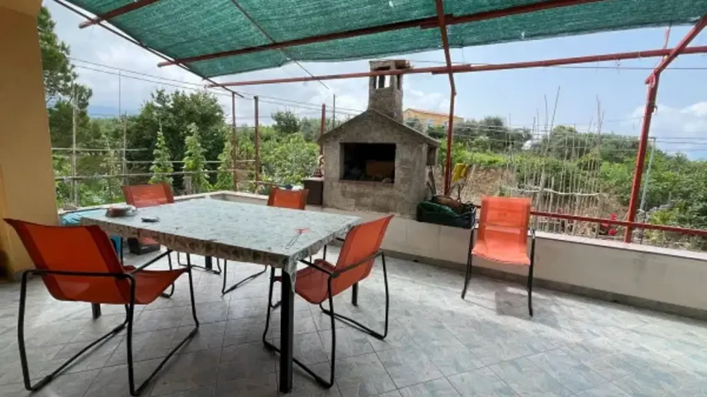 Terrass - Rustic Apartment with Garden in Vrasi