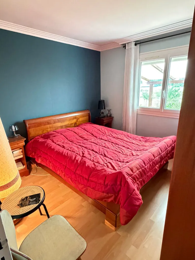 Chambres - Maison avec Véranda et Sous-Sol à Chambray-lès-Tours