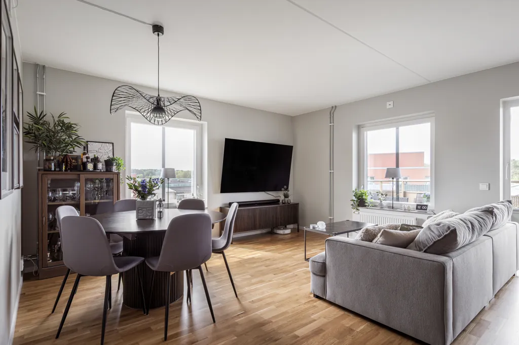 Dining Room - Modern Flat with Balcony in Gothenburg