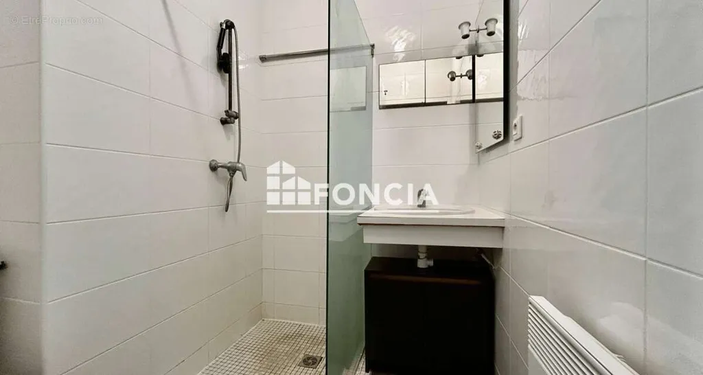 Salles de bain - Appartement avec Terrasse et Parking Près de la Gare