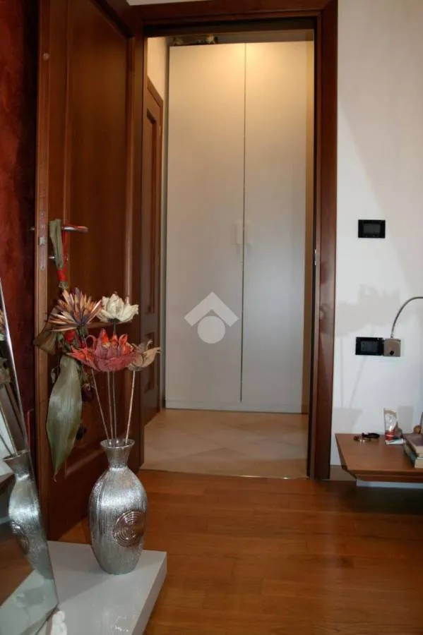 Esik - Modern Flat with Balcony in Cento