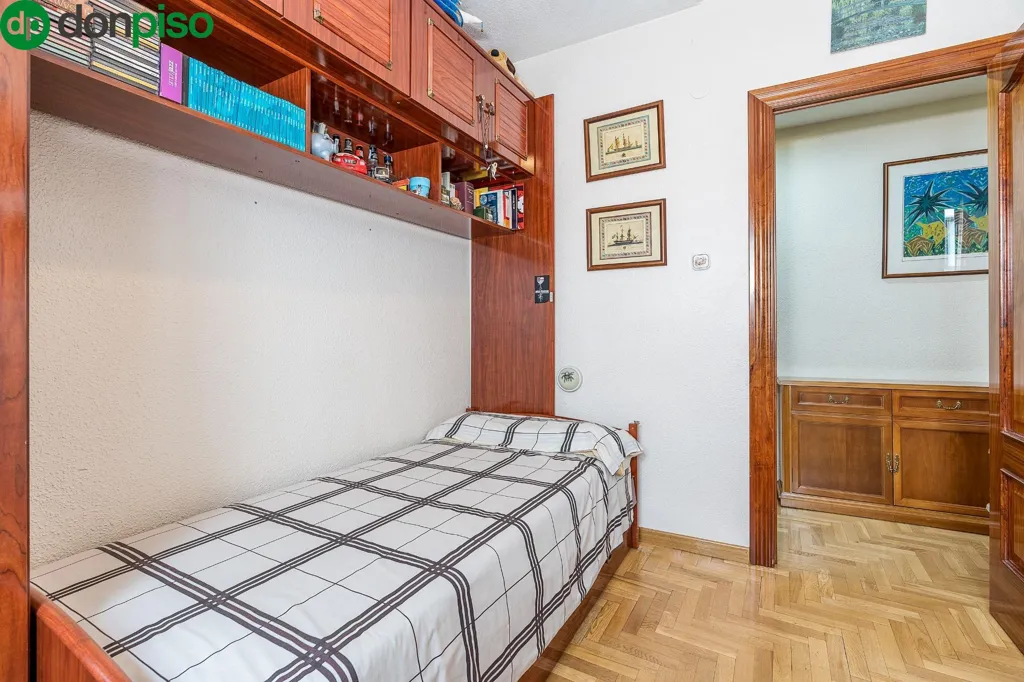 Chambres - 3-Bed Apartment with Balcony in Pajaritos, Granada