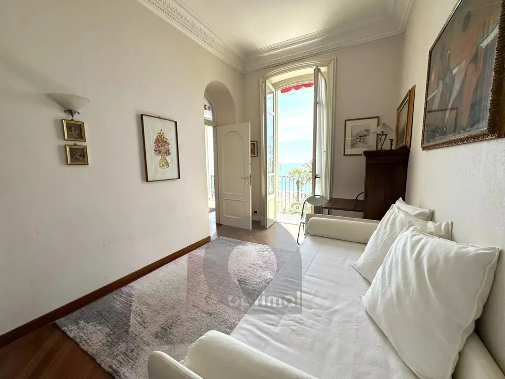 Chambres - Appartement en Bord de Mer avec Balcon à Menton