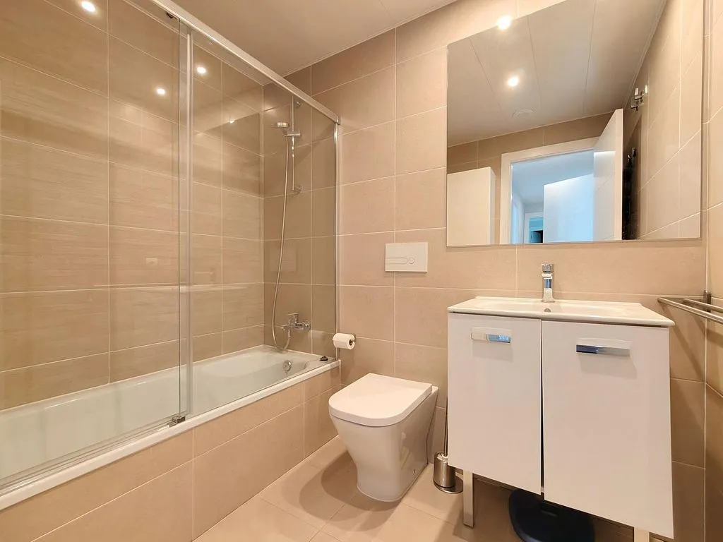 Salles de bain - Modern Apartment with Pool in Parquesol
