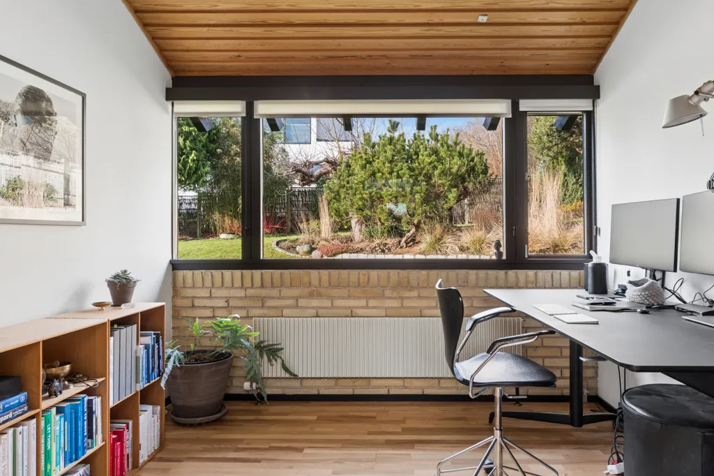 Office - Architectural Villa with Unique View in Gl. Holte