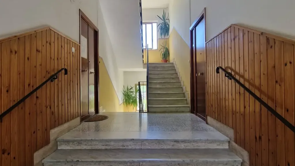 Toad - Three-Bedroom Apartment with Balcony in Avellino