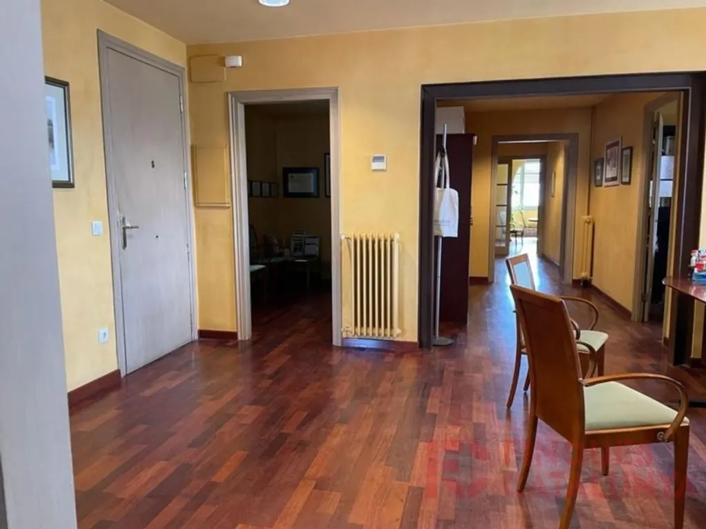 Salle à manger - Convertible Office Space in Central Girona