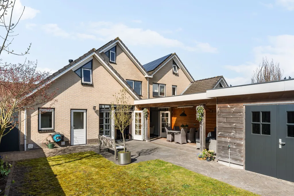 Välivaade - Spacious Two-Storey House with Garden in Hoogenboomstraat