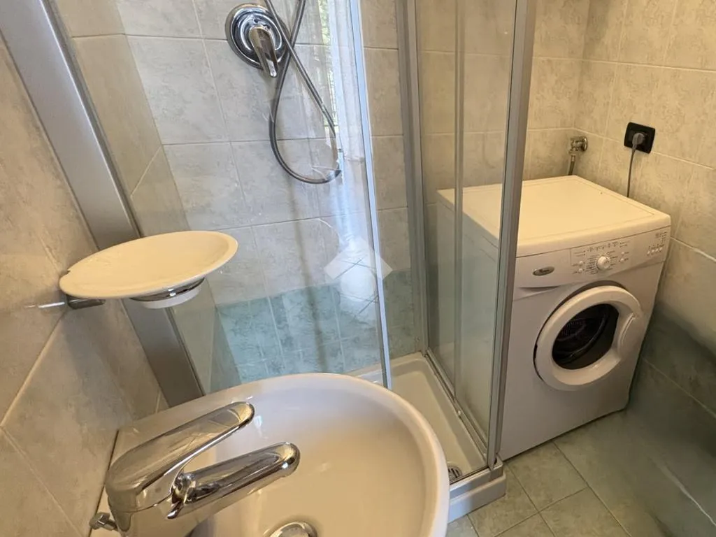 Vannitoad - Modern Flat with Terrace in Senago