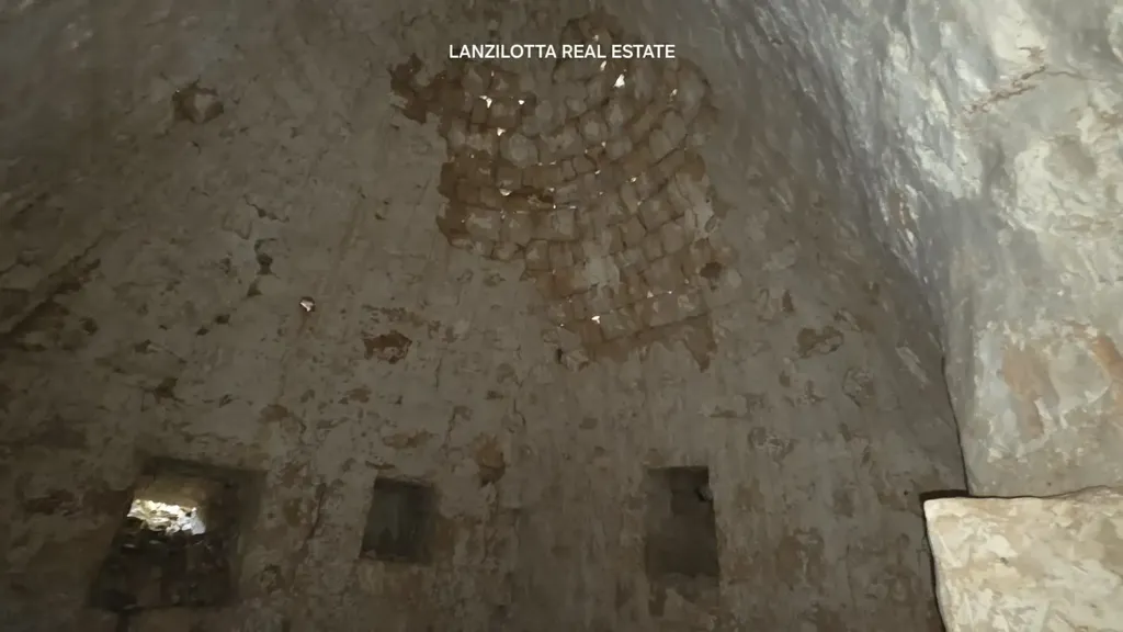 Pièces - Trullo Complex for Renovation in Cisternino