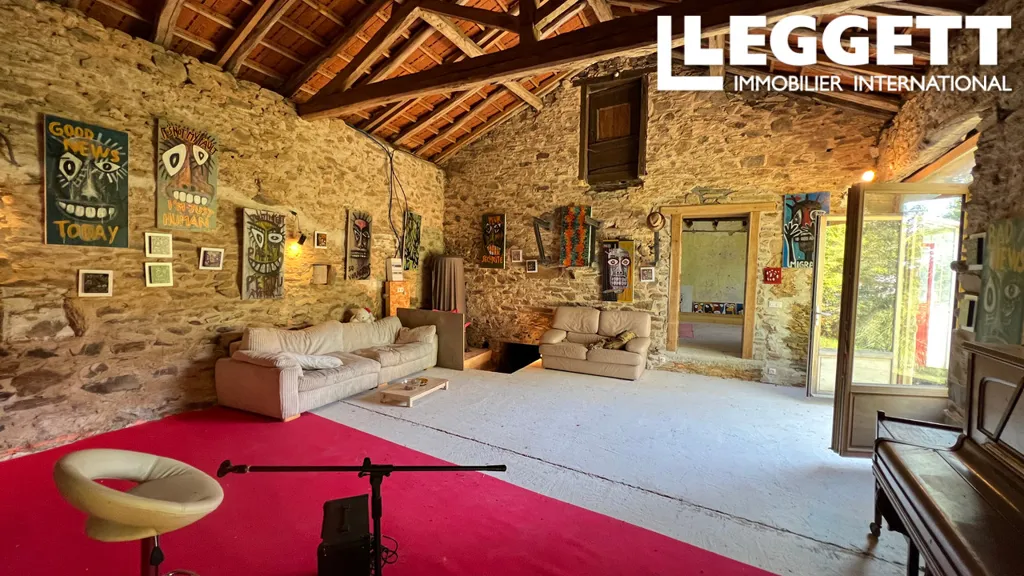 Séjour - Ensemble Rural avec Deux Maisons et Jardin de 1,75 Acre