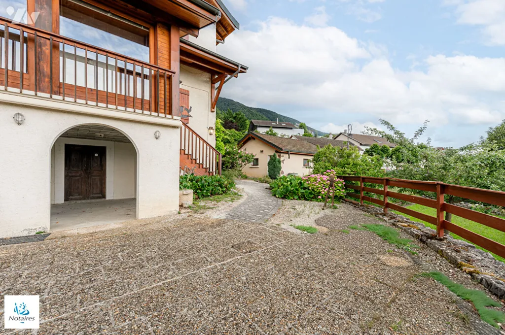Balcony - Charming Villa with Garden near Geneva