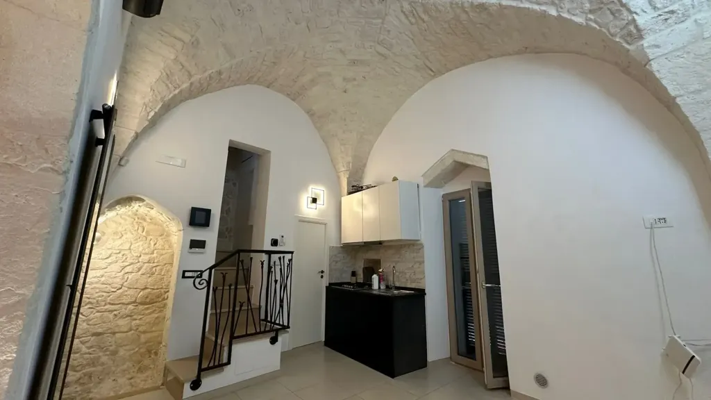 Esik - Rustic House with Terrace in Ostuni