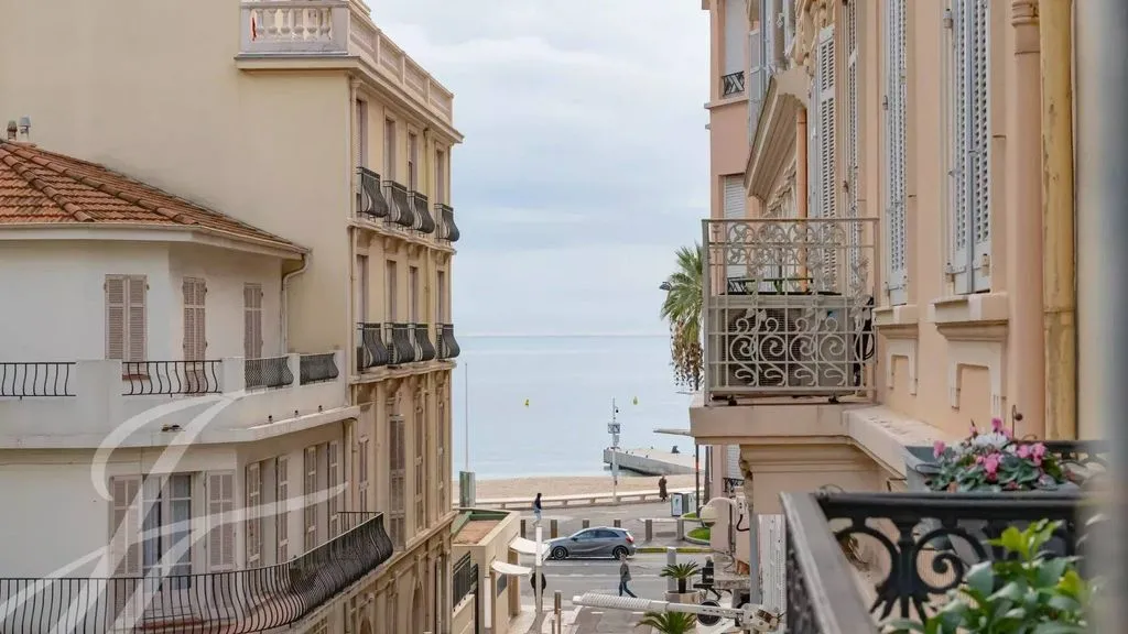 Balcon - Appartement Duplex Rénové au Centre de Cannes