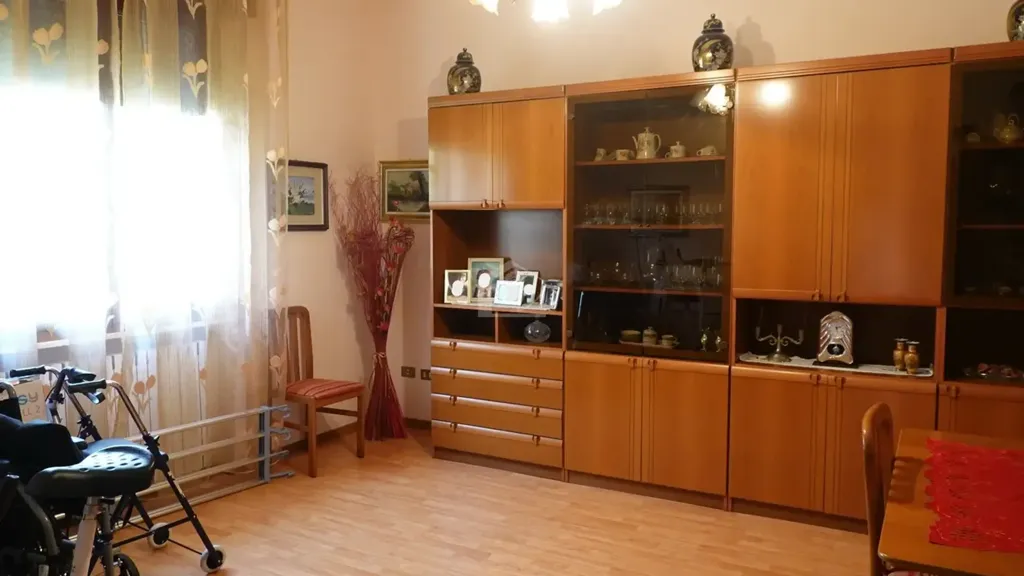 Salle à manger - Semi-detached Apartment with Garden in Suzzara