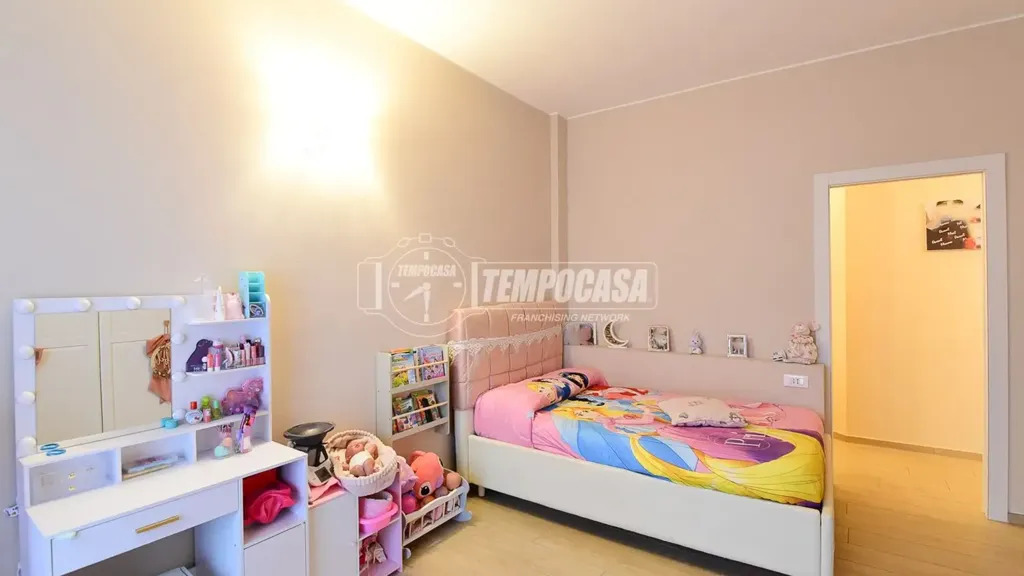 Chambres - Third Floor Flat with Balconies in Cantù